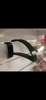 Slat wall hat hanger for displaying caps on slatwall panels